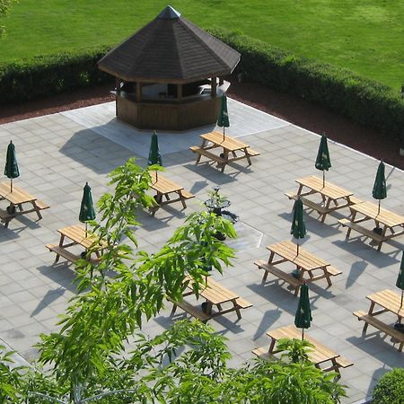 Ramada By Wyndham Belleville Harbourview Conference Center Restaurant bilde