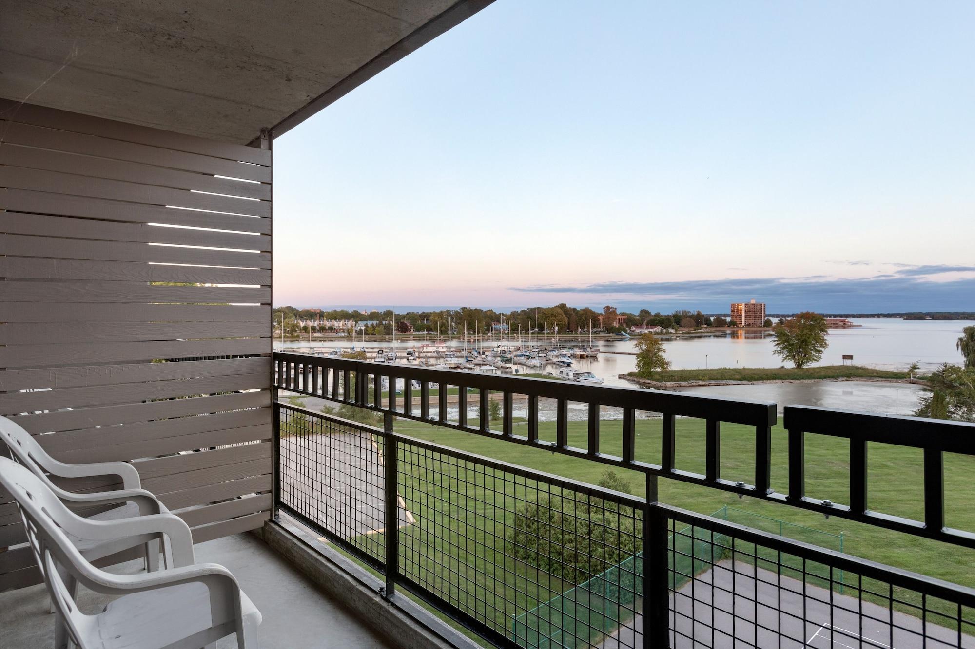 Ramada By Wyndham Belleville Harbourview Conference Center Eksteriør bilde
