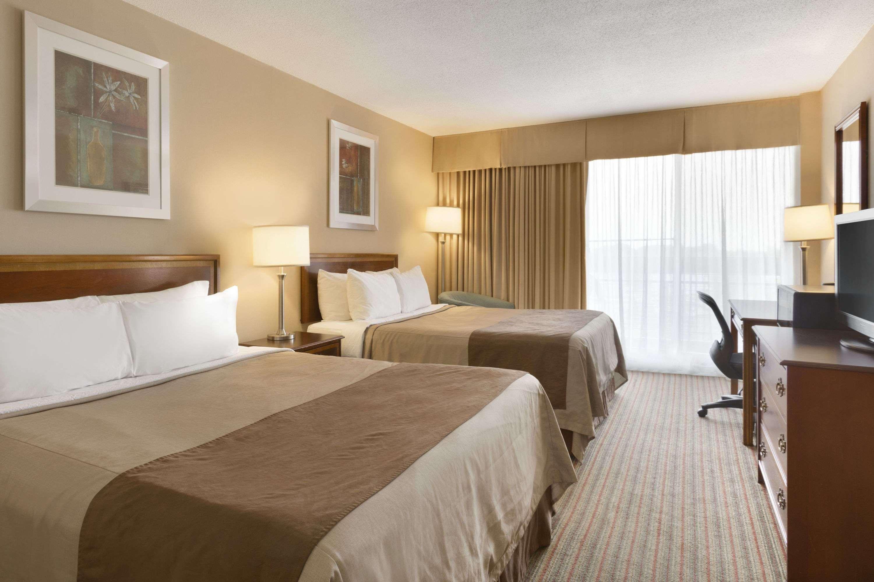 Ramada By Wyndham Belleville Harbourview Conference Center Eksteriør bilde