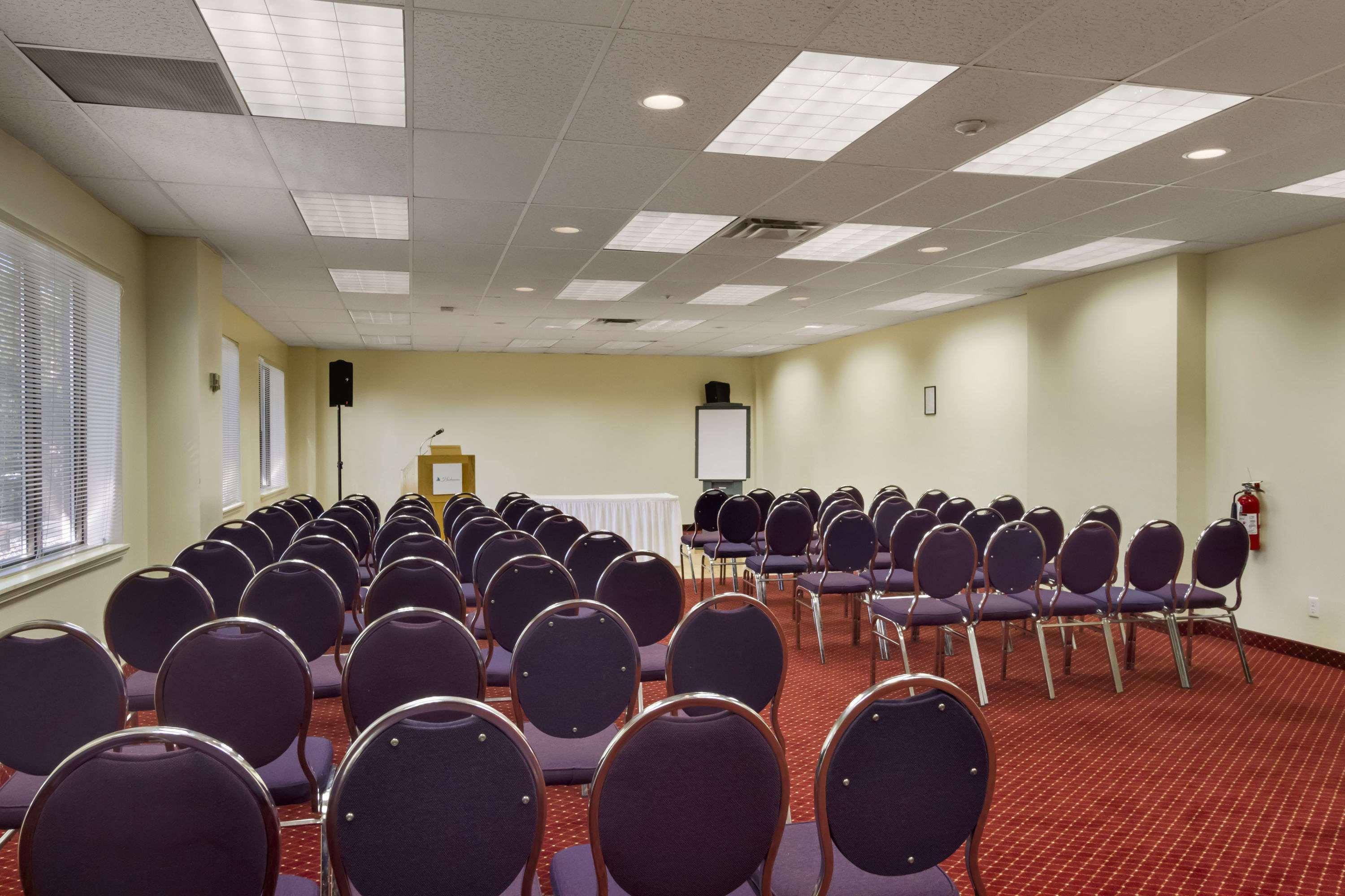Ramada By Wyndham Belleville Harbourview Conference Center Eksteriør bilde