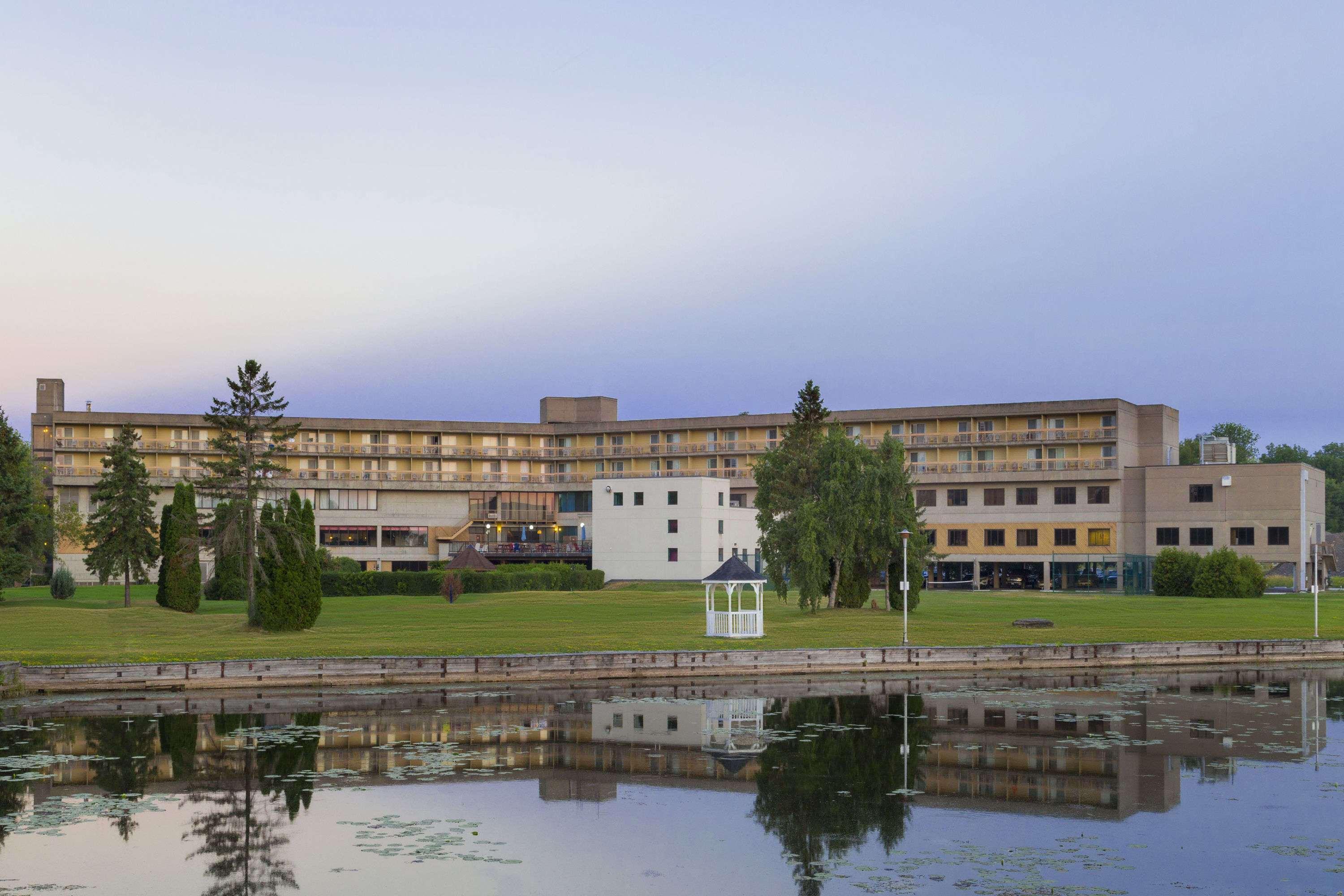 Ramada By Wyndham Belleville Harbourview Conference Center Eksteriør bilde