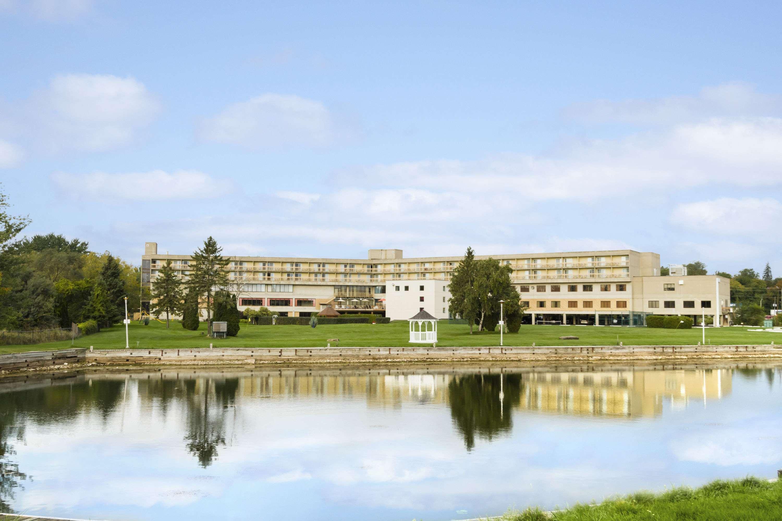 Ramada By Wyndham Belleville Harbourview Conference Center Eksteriør bilde