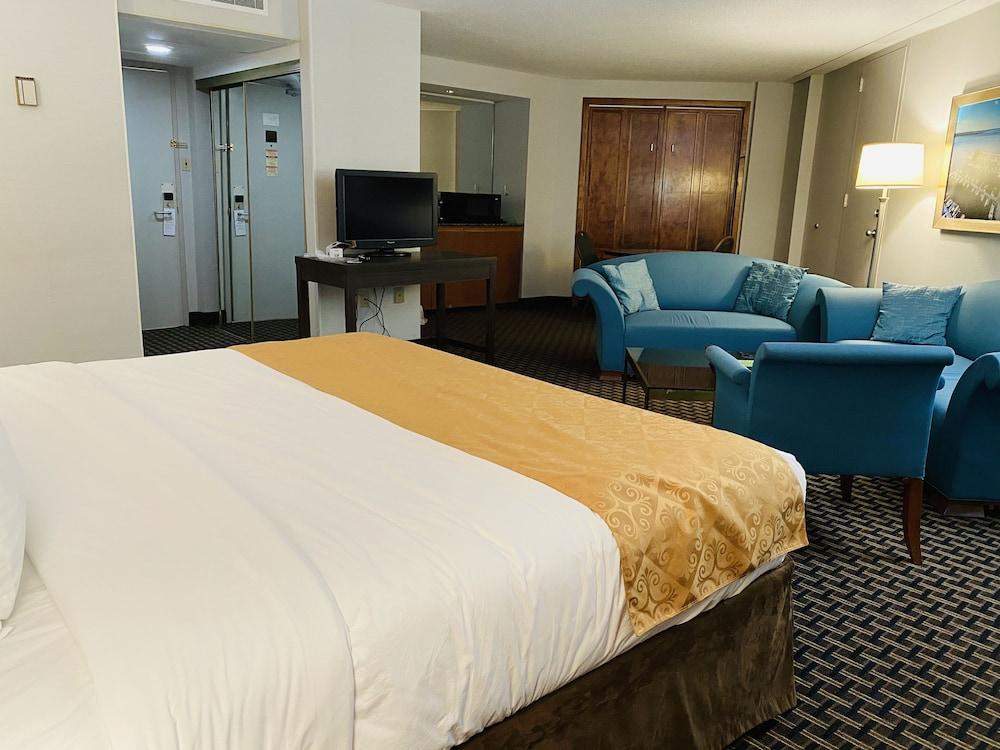 Ramada By Wyndham Belleville Harbourview Conference Center Eksteriør bilde