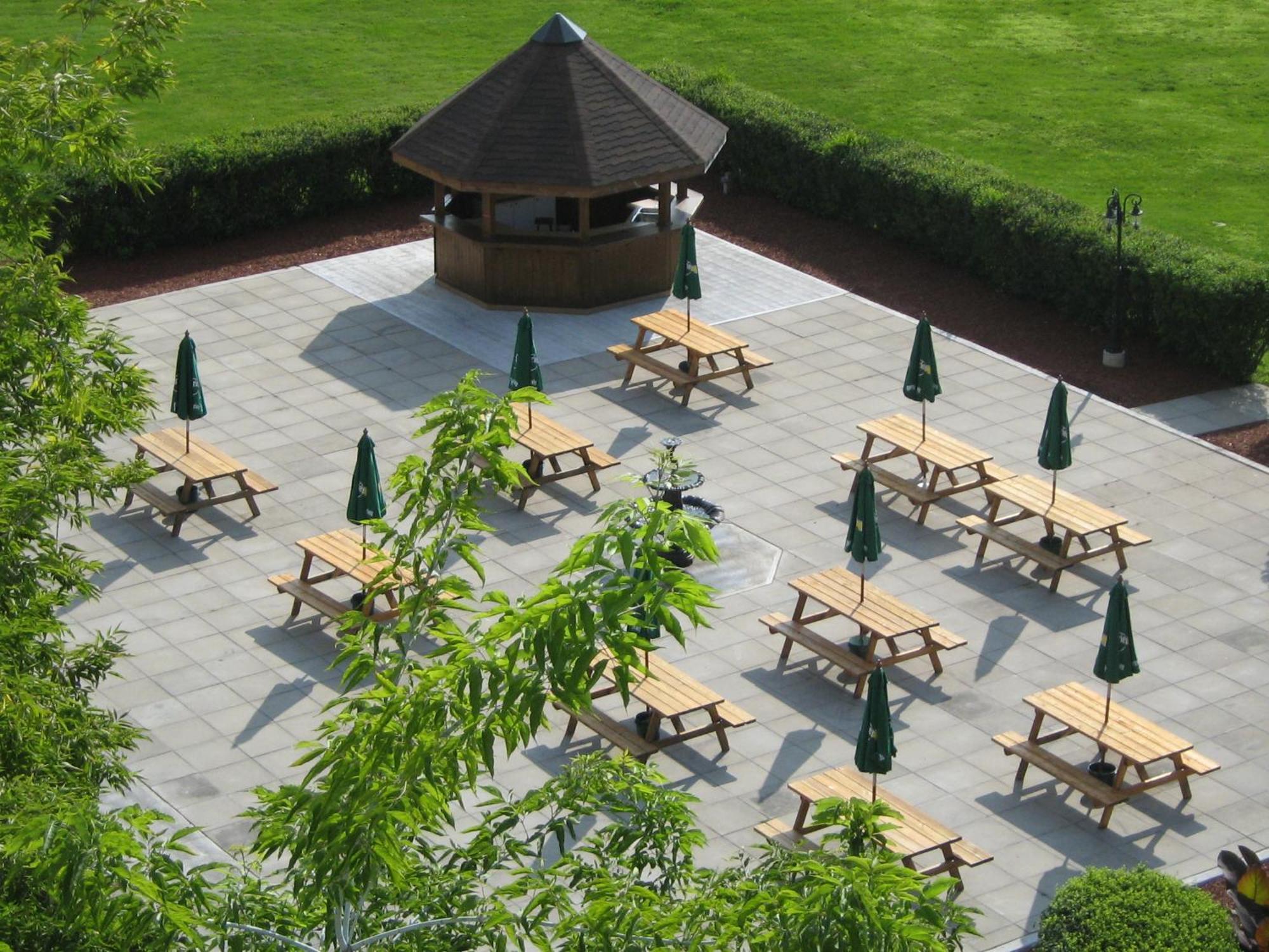 Ramada By Wyndham Belleville Harbourview Conference Center Restaurant bilde