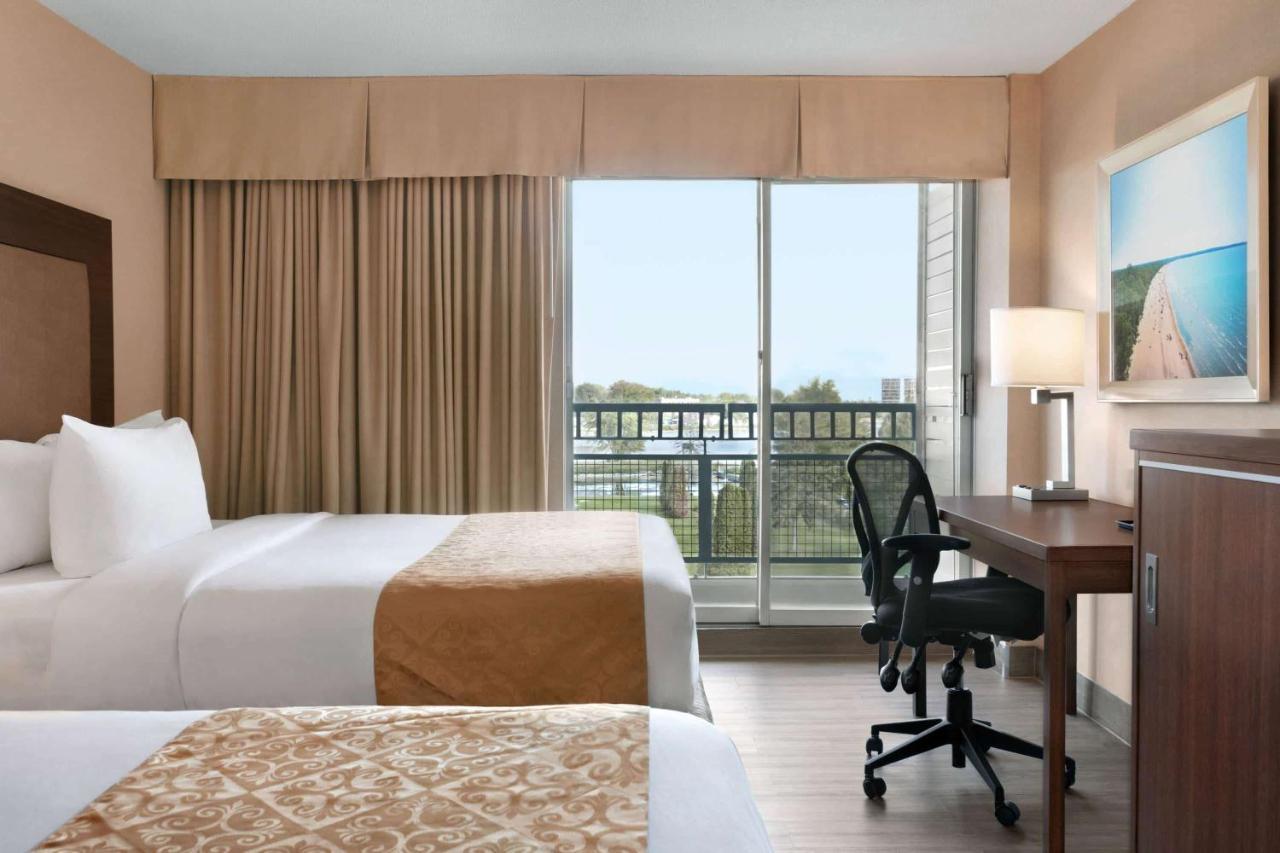 Ramada By Wyndham Belleville Harbourview Conference Center Eksteriør bilde
