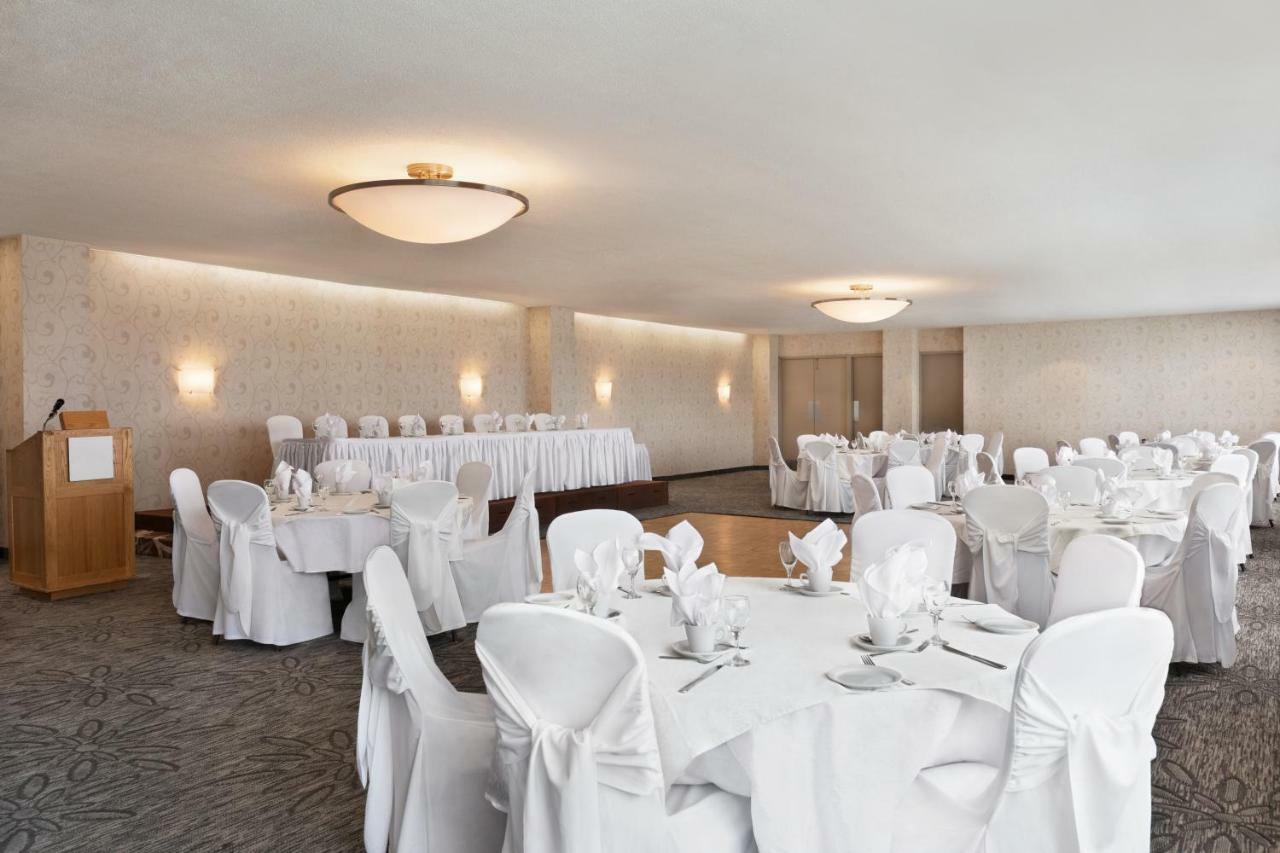 Ramada By Wyndham Belleville Harbourview Conference Center Eksteriør bilde